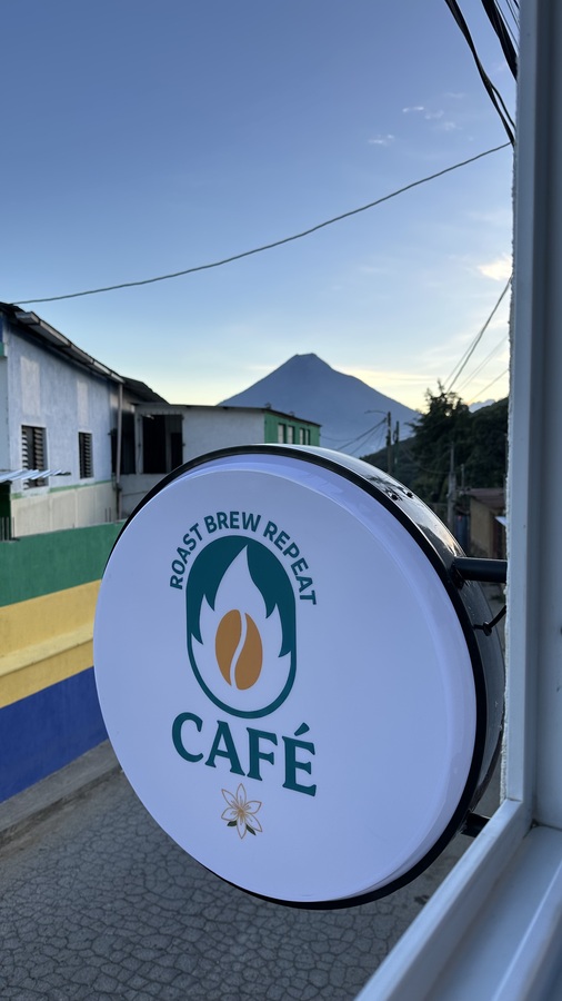 Roast Brew Repeat Café