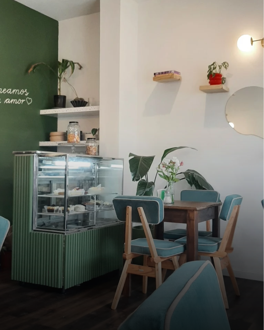 Lia Bakery
