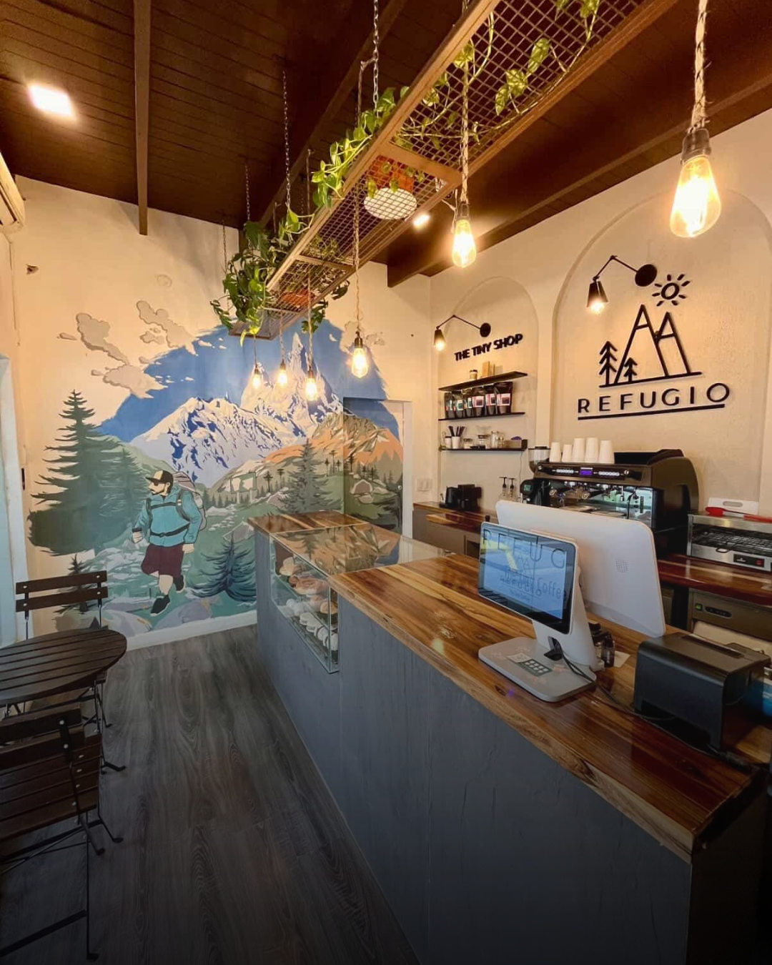 The Tiny Coffee: Refugio