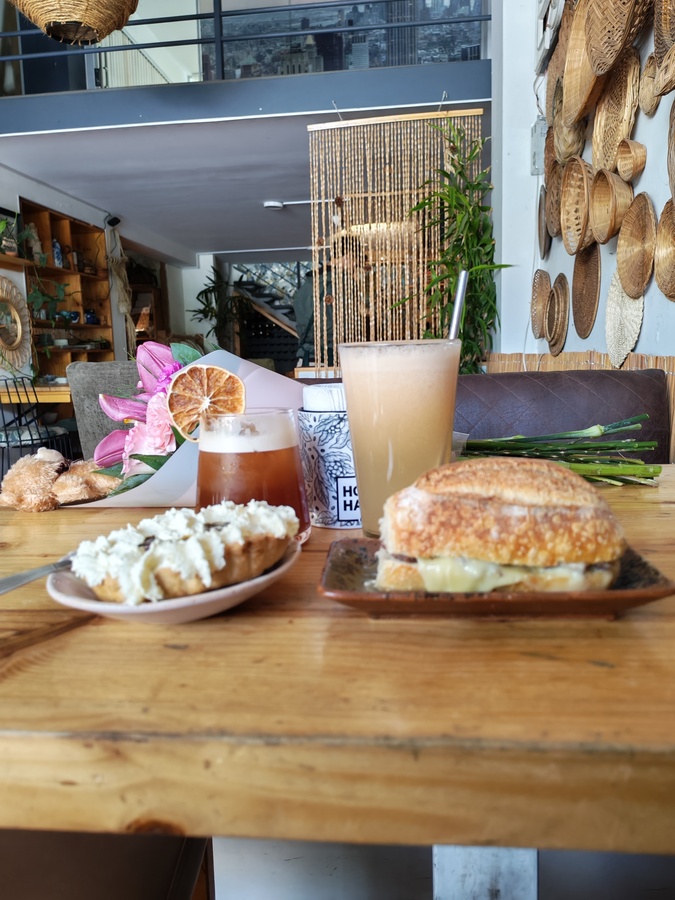 Hoy Hay Café