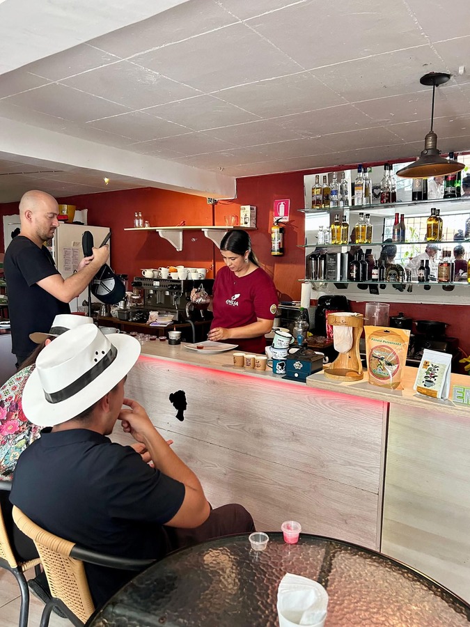 EMILIA CAFÉ / GASTRO BAR