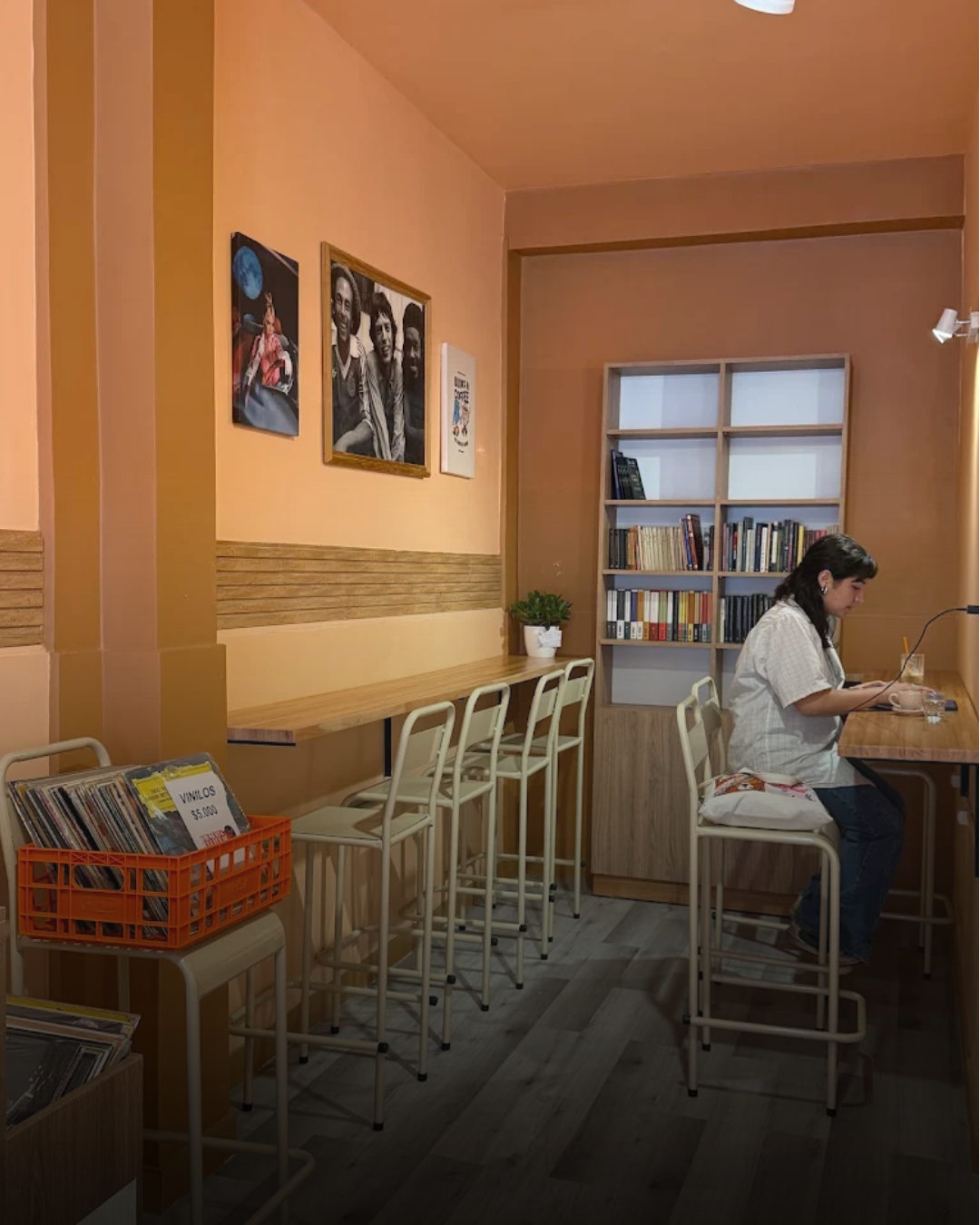 IZÚ Café Club