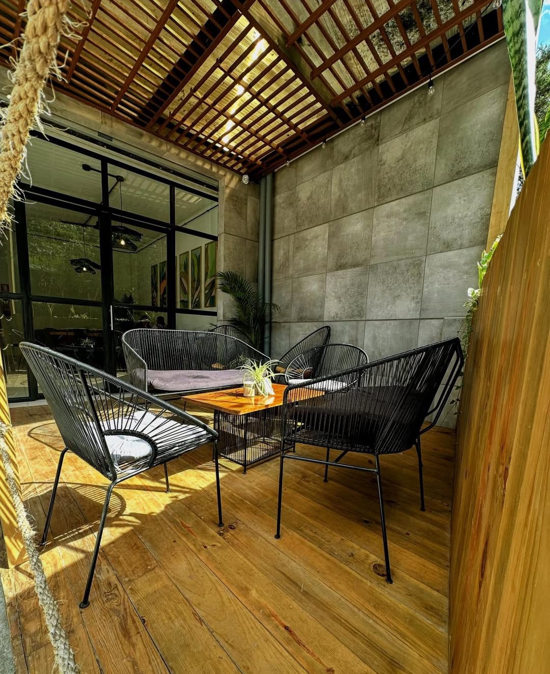 Circles Café & Bakery