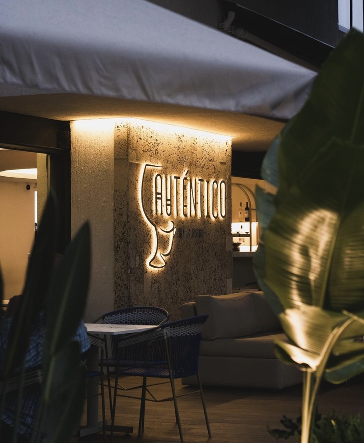 Auténtico Café y Bistro