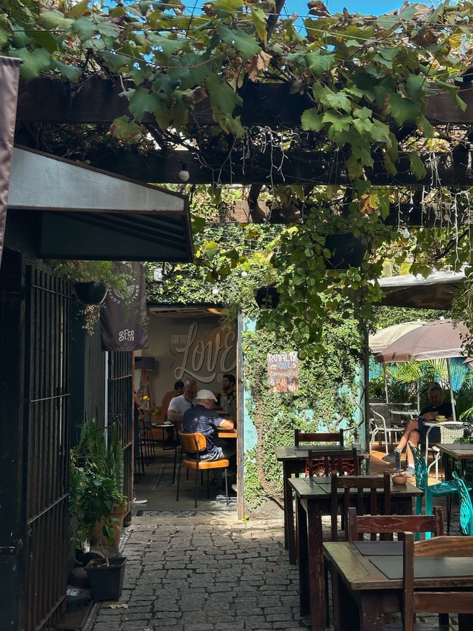 Royalty Café