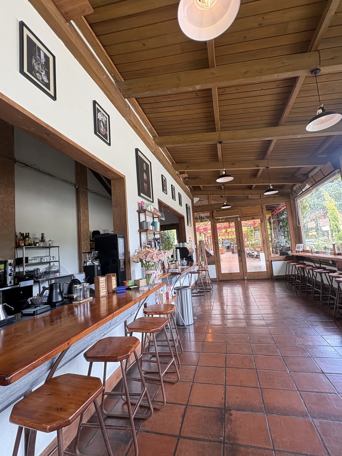 82.5 Café