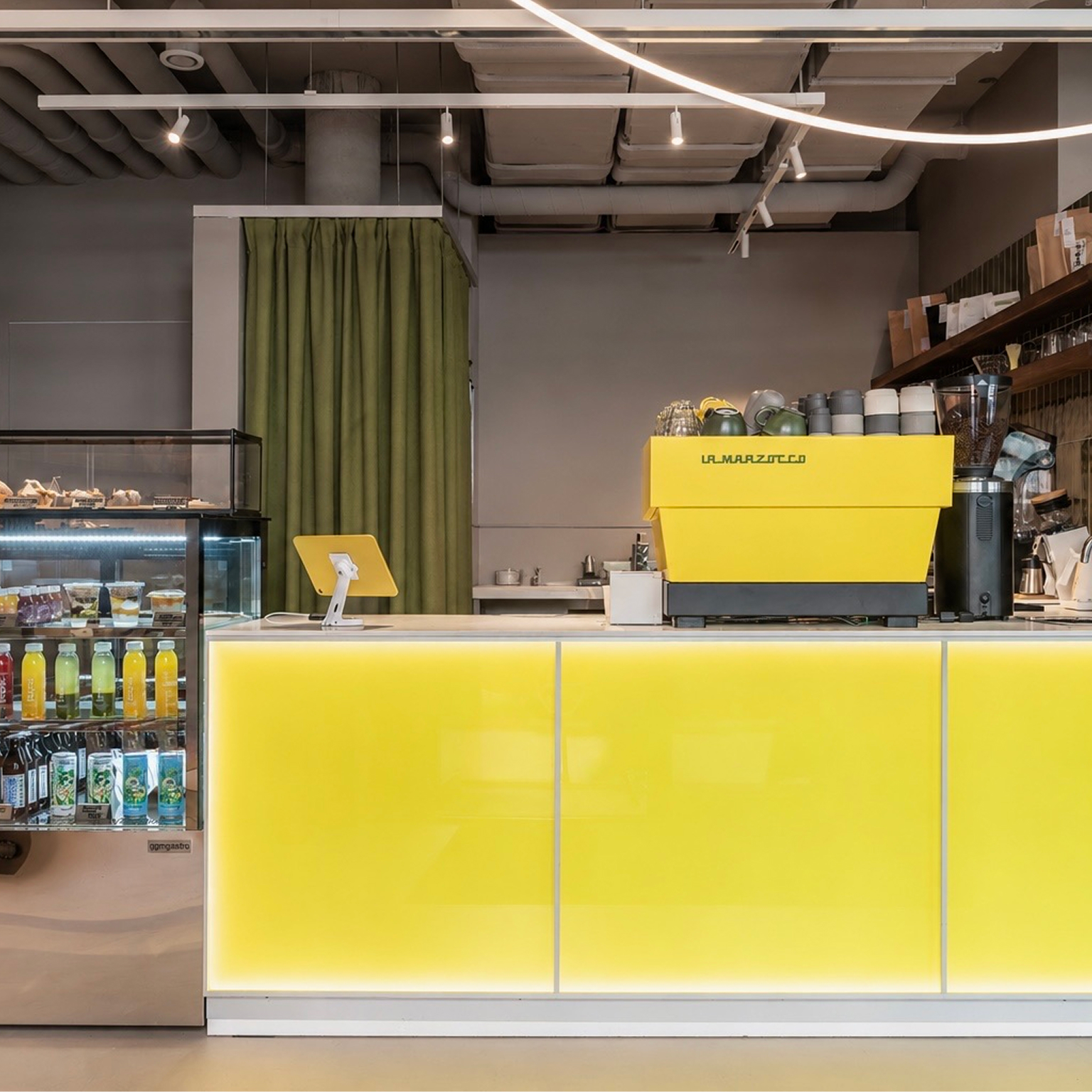 Loka Yoga / Café